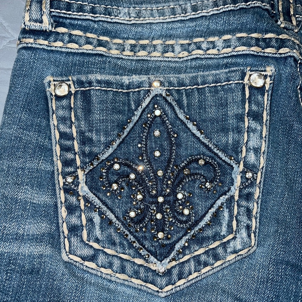 Miss Me Mid Rise Bermuda Length
Jean Shorts - Picture 4 of 5